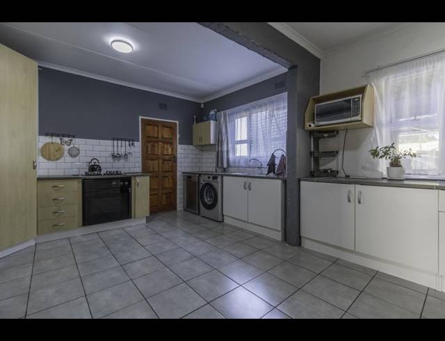 3 BEDROOM HOUSE FOR SALE IN BONAERO PARK